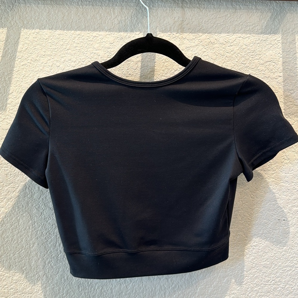 Fabletics crop top - Picture 2 of 2
